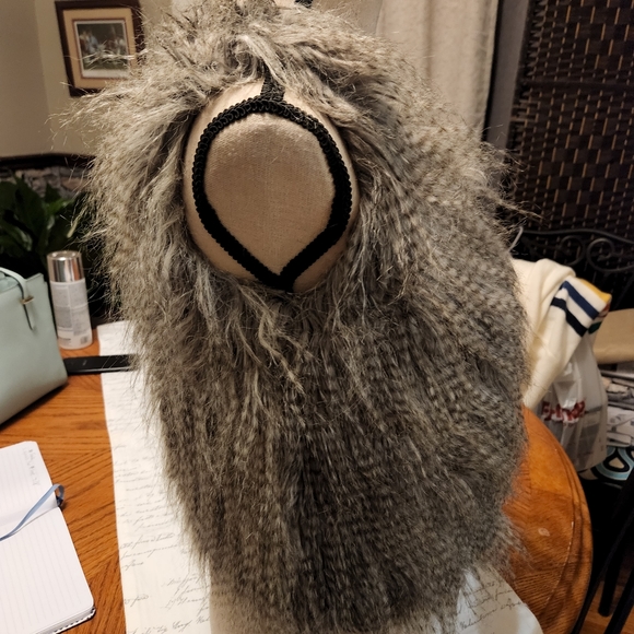 GIRLS FUR VEST size 7/8 - Picture 2 of 5